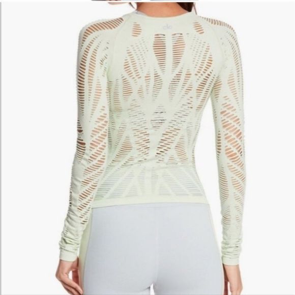 ALO Wanderer Long Sleeve Cut Out Pale Green Icicle Yoga Shirt Top Large - Picture 2 of 6